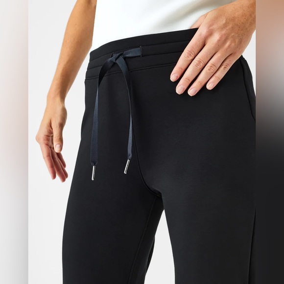 💎 Spanx 50240 AirEssentials Tapered Pant - Classic Black - Picture 5 of 7